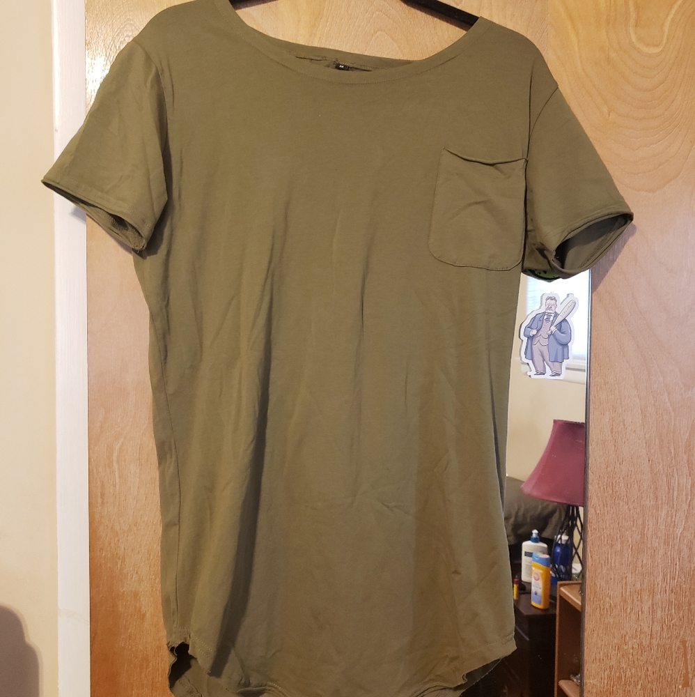 Alphalete wide neck shirt